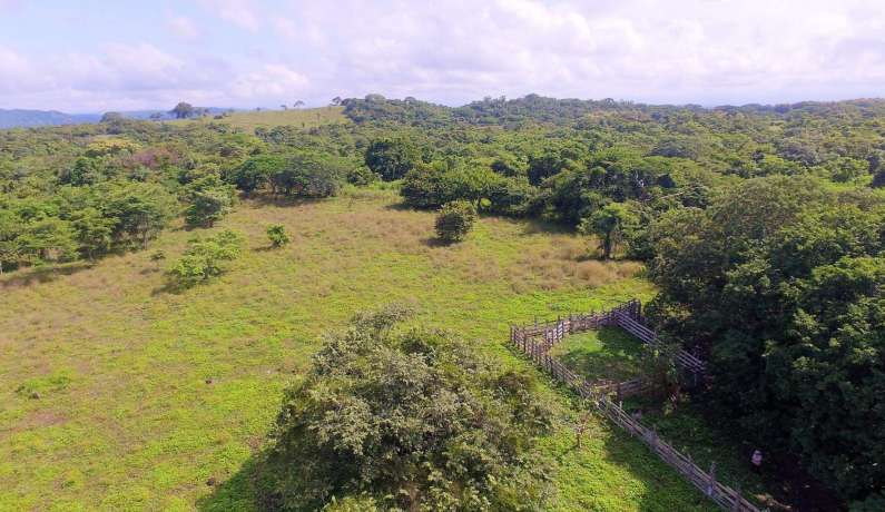 BEACHFRONT DEVELOPMENT READY 218 HECTARE NEAR JACO 1894