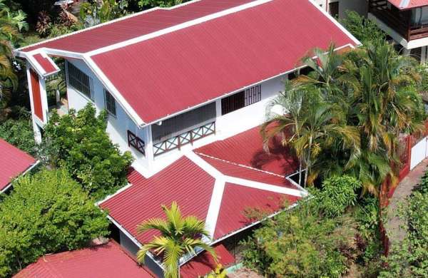 BEST PRICED 5 BEDROOM HOUSE 150 METER FROM THE BEACH DOWNTOWN JACO 2351
